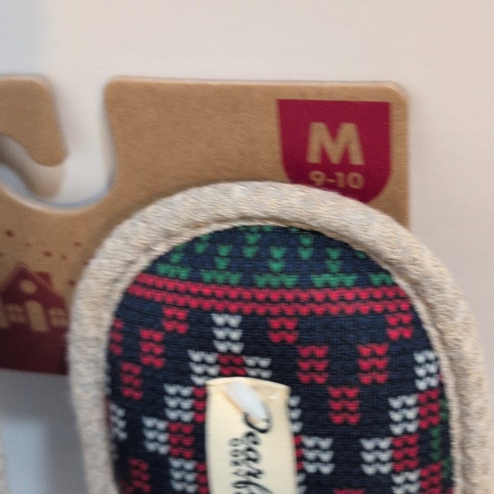 NWT Medium 9-10 Dearfoams Cozy Comfort Merry Tipsy I'm Christmas Slippers - Picture 2 of 6